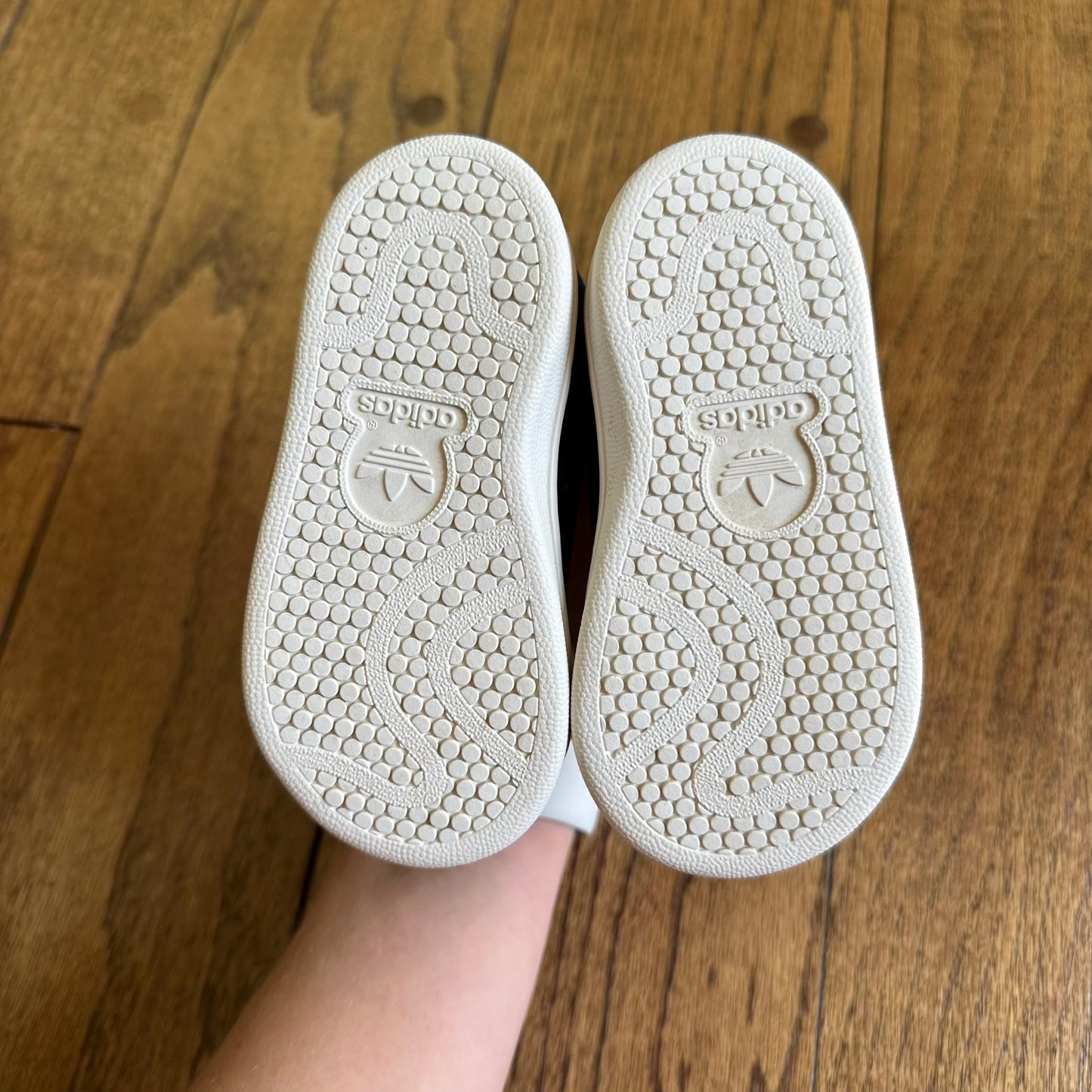 #95 EUC Boys Infant Adidas Sneakers Shoes, size 5