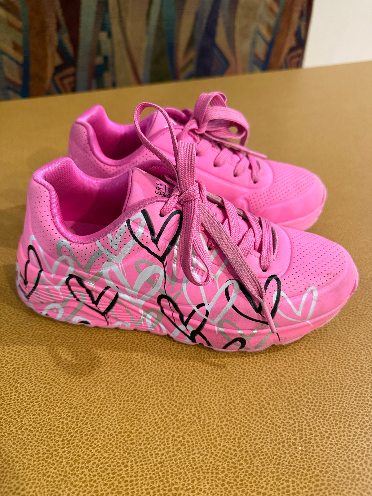 #87 Sketchers size 2 girls pink heart shoes GUC