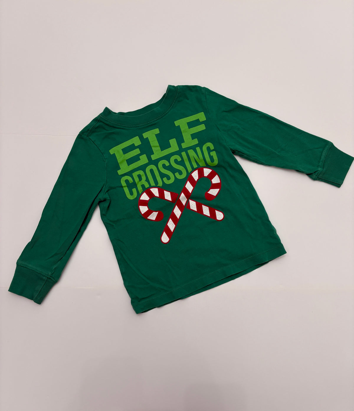 #121 boys/girls 4T Old Navy Elf Crossing shirt, VGUC