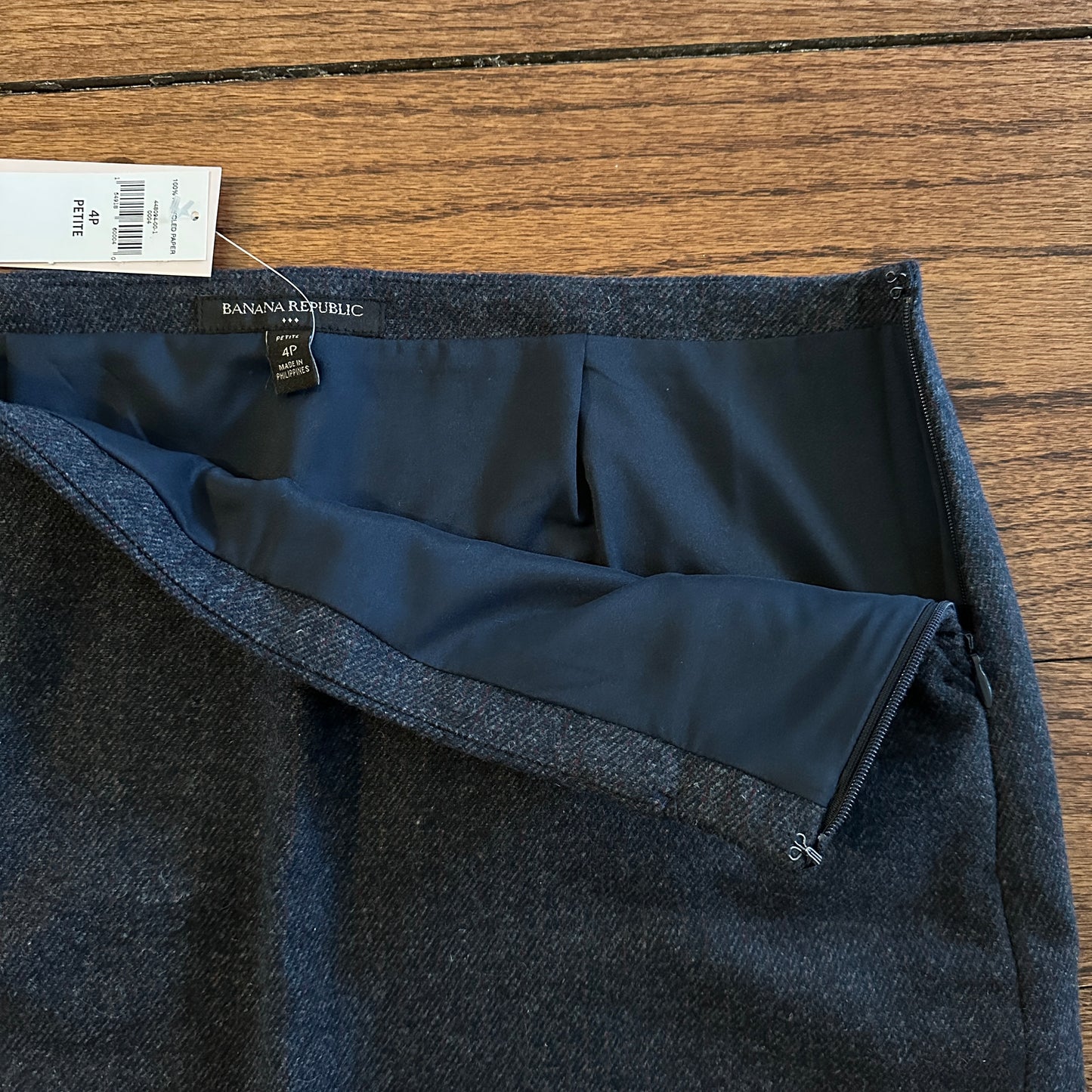 NWT Women's Banana Republic Mini Skirt with Pockets, Navy Blue - size 4 petite