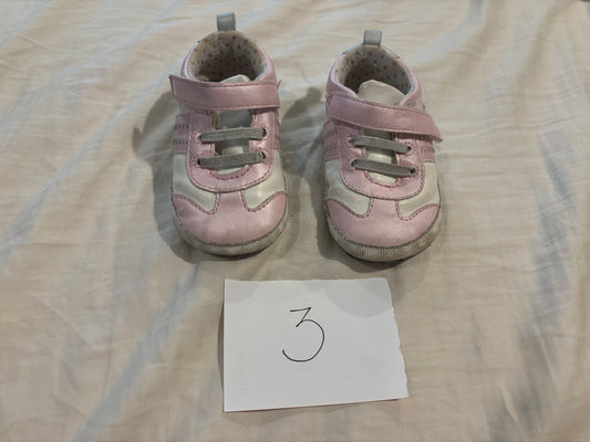 #138 - 3 - GUC Pink/White Gym Shoes - PU 45236