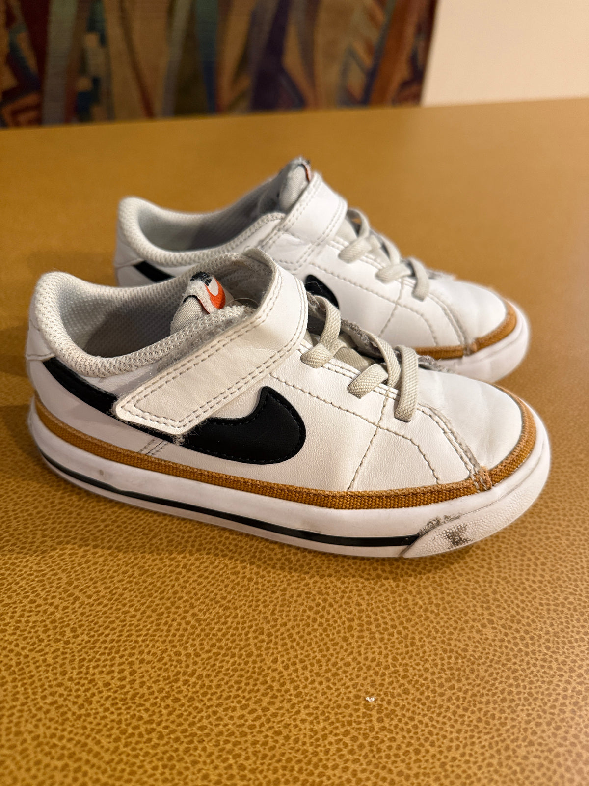 #87 Nike court legacy size 9 boys Velcro play condition