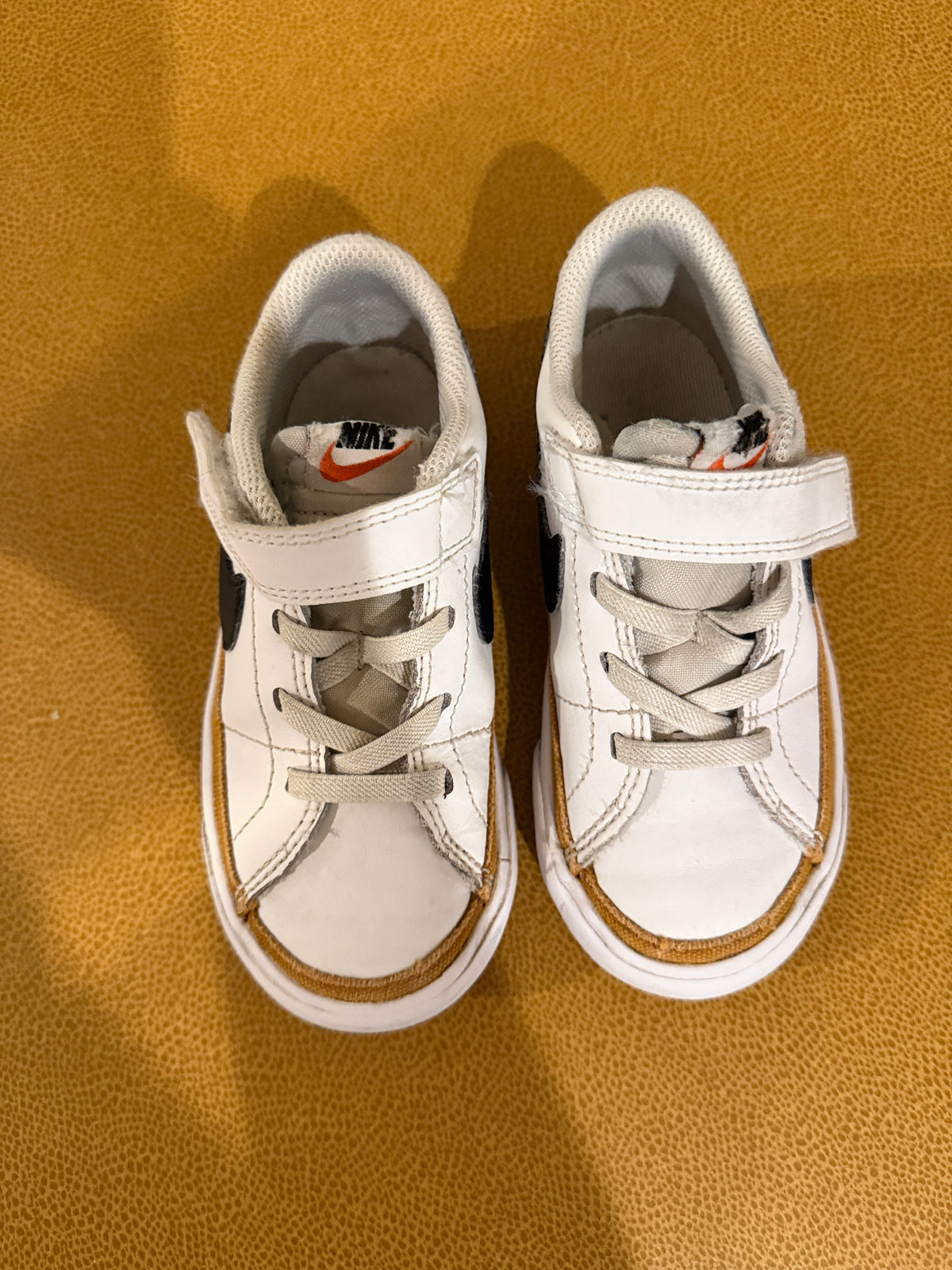 #87 Nike court legacy size 9 boys Velcro play condition