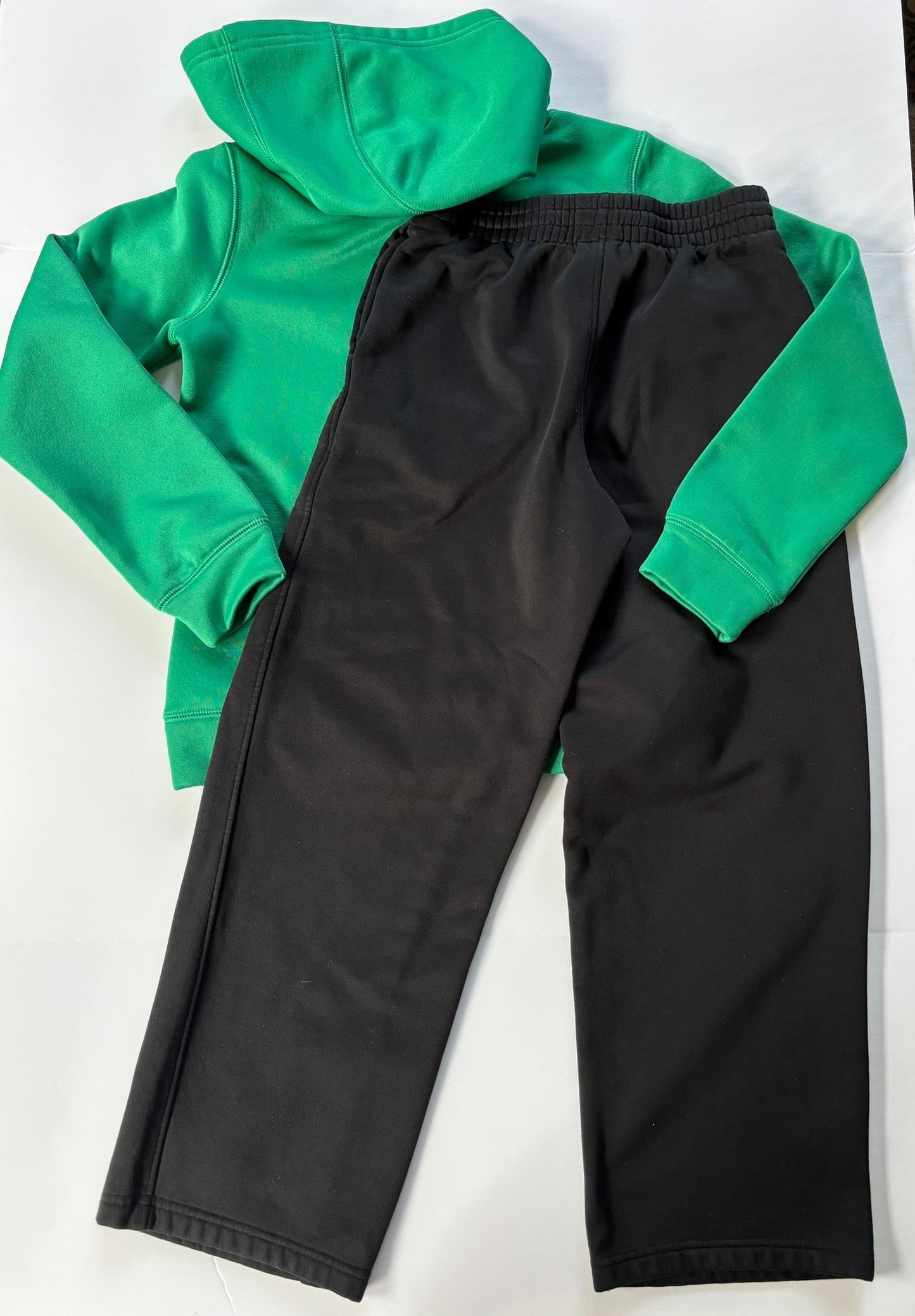 #101 Under Armour Logo Green Hooded Sweatshirt Black Sweat Pants Boys Size Small