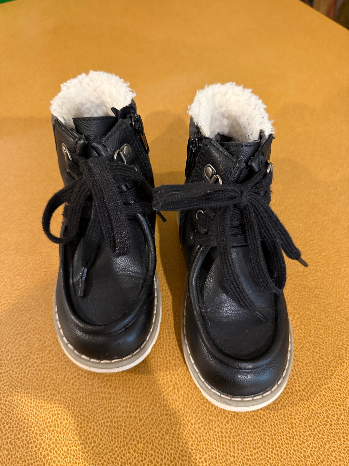 #87 Old navy size 9 boys black zip up boots VGUC