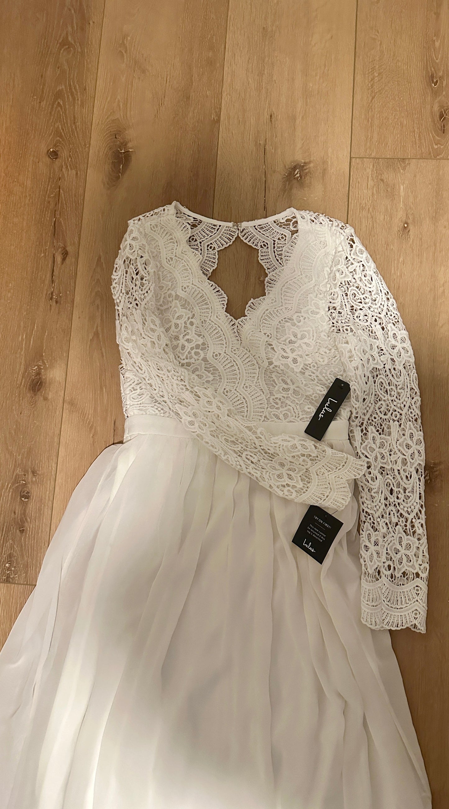 #161 NWT Women’s Size Medium long sleeve white lace Lulu’s dress (Reduced!)