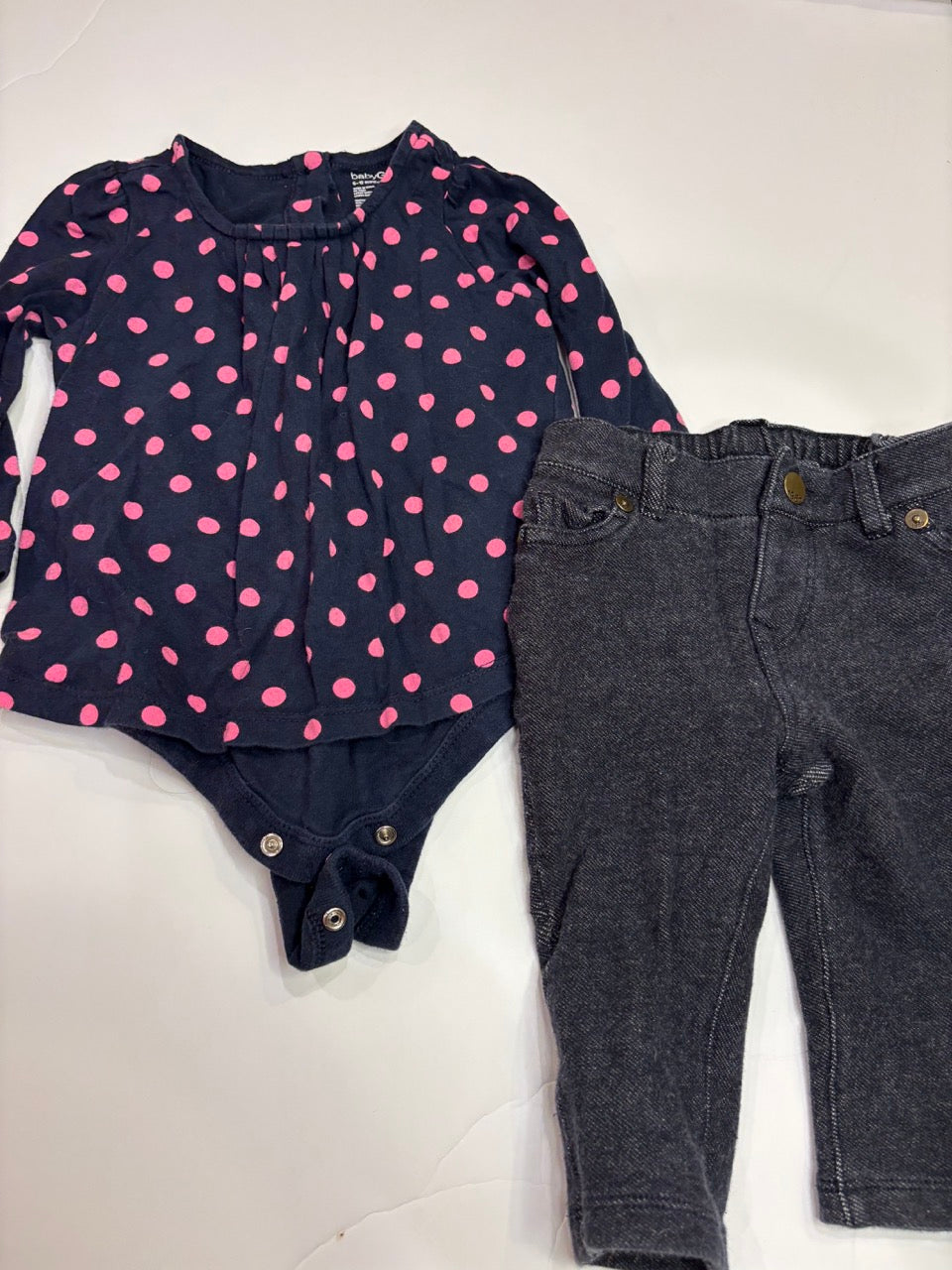 #86A girls 6-12mo baby gap outfit, cute onesie with shirt look, and jeans