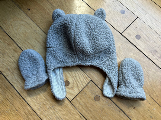 Seller 128 - Carter's 0-9M Hat and Mitten Set