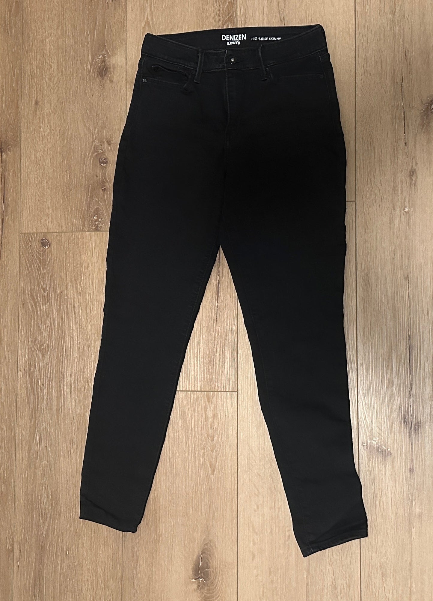 #161 Women’s Size 8 Blacks Levi’s Denizen Jeans (Reduced!)