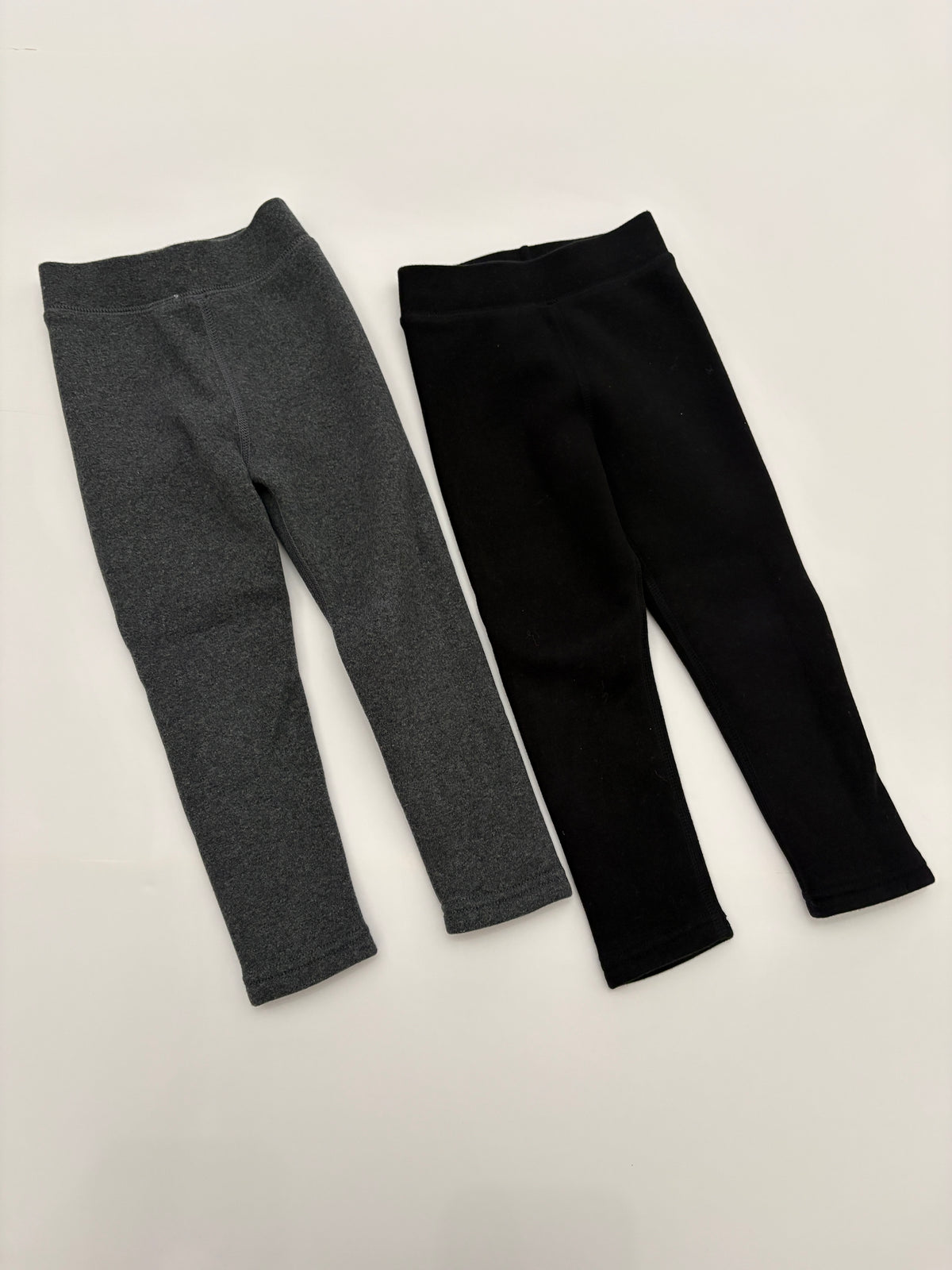 #121 girls (fits like) 3/4T fleece lined leggings, like new