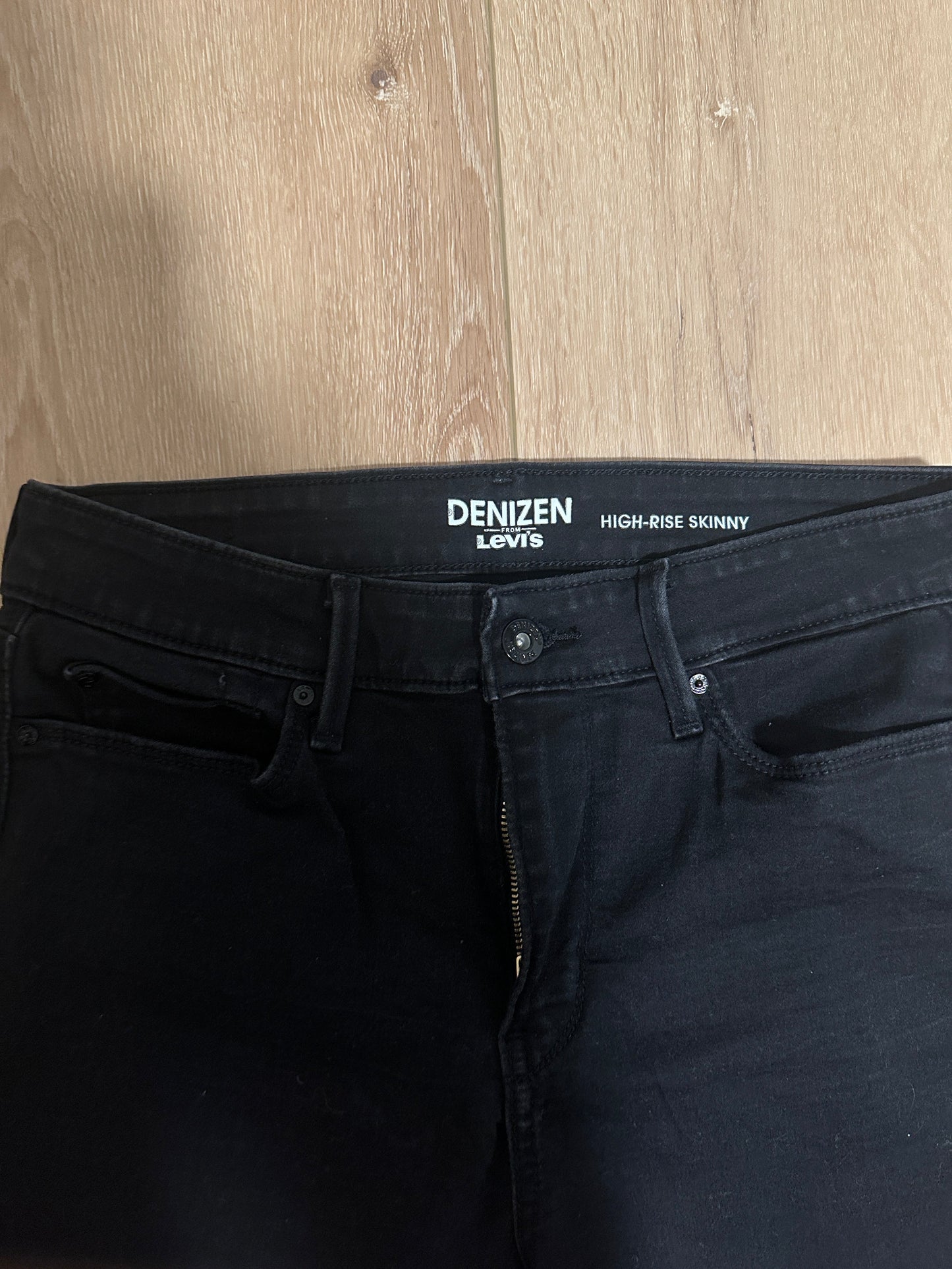 #161 Women’s Size 8 Blacks Levi’s Denizen Jeans (Reduced!)