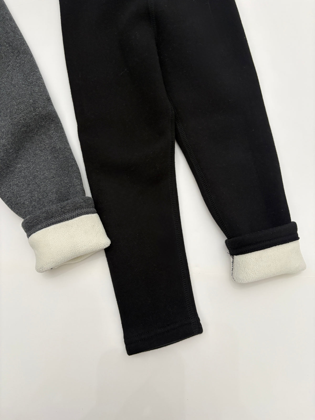 #121 girls (fits like) 3/4T fleece lined leggings, like new