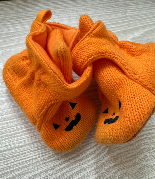 #207 Pumpkin Booties size 9-12 Month
