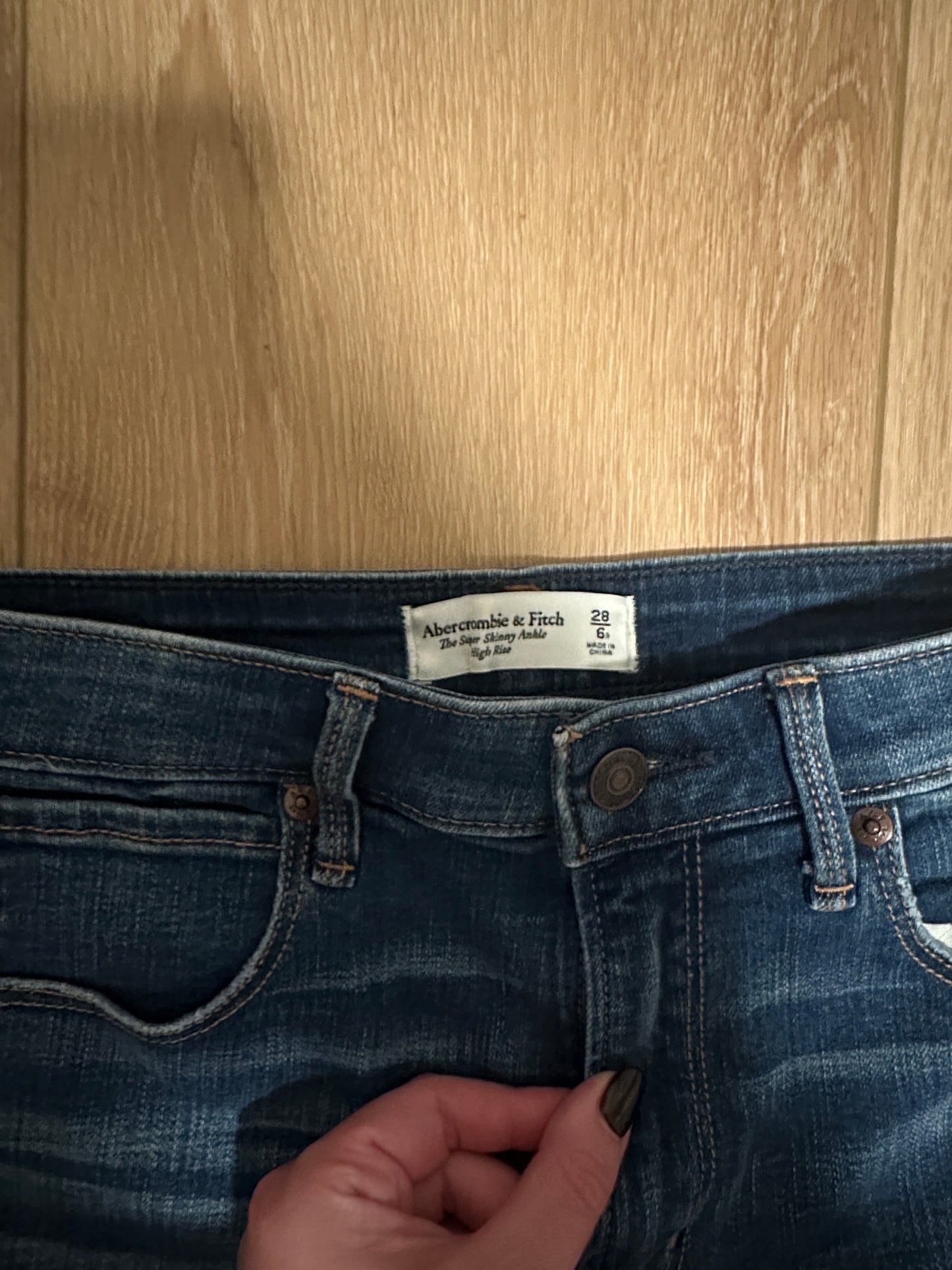 #161 Women’s Size 28 Abercrombie High Rise Skinny Jeans (Reduced!)