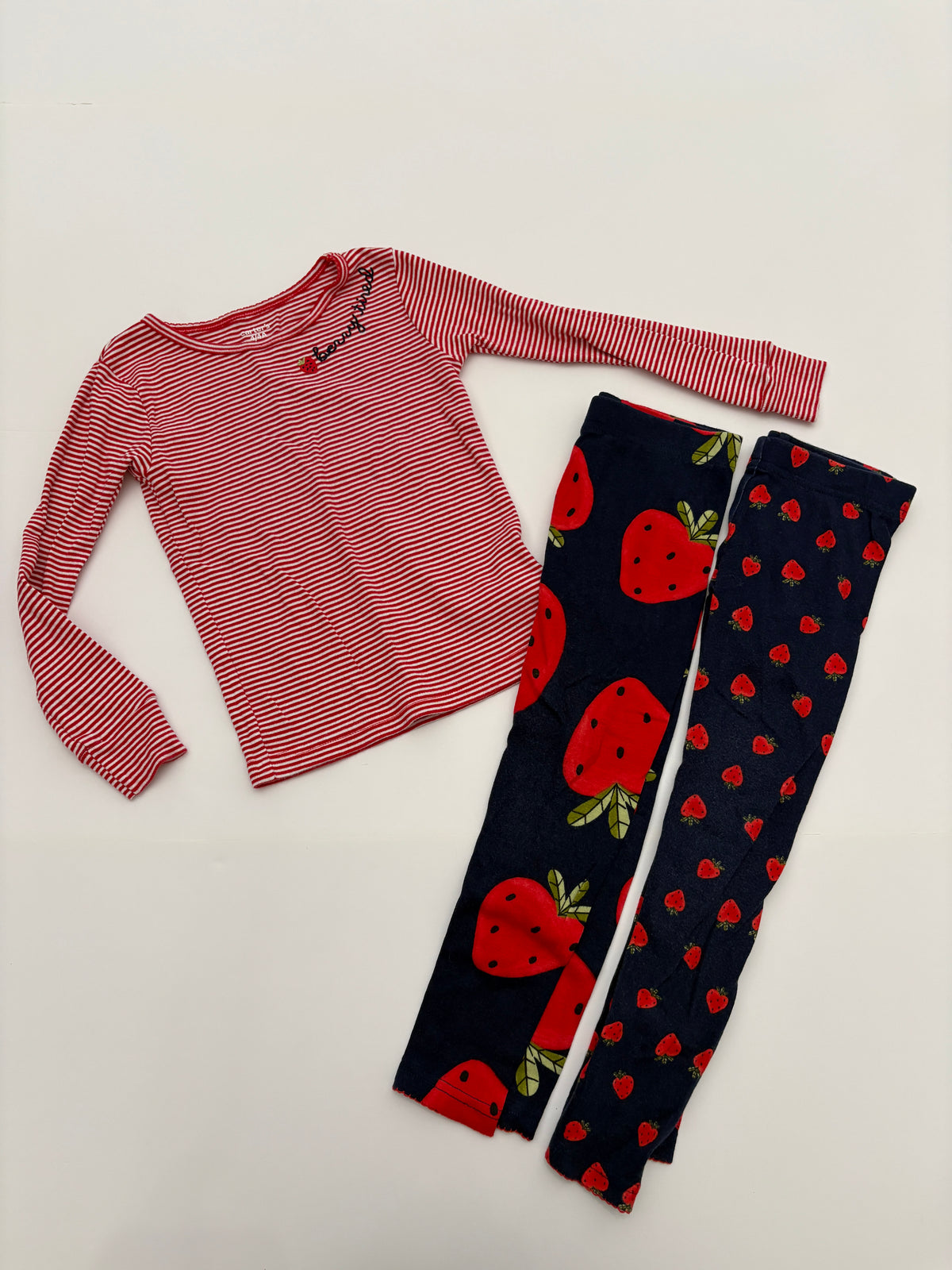 #121 girls 4T Carter's strawberry pajamas, VGUC (see description)