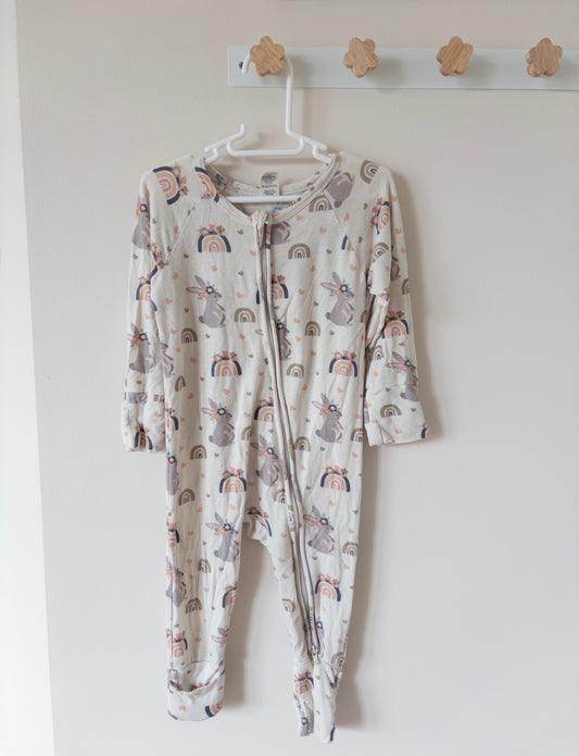 #36 girls lakspur 18-24 month bamboo bunny and rainbow pajamas GUC