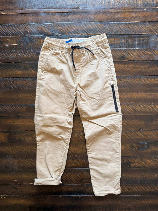 134 Old Navy Boys khaki pants 6/7
