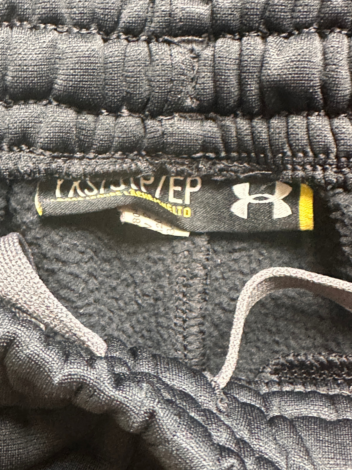 #163 Under Armour Black Sweatpants - size YXS - VGUC