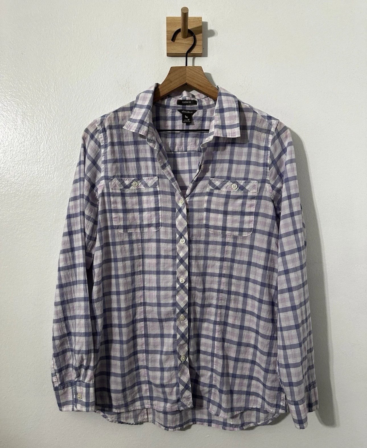 #111 Womens Eddie Bauer Classic Fit Blue and Purple Plaid Shirt Size Medium