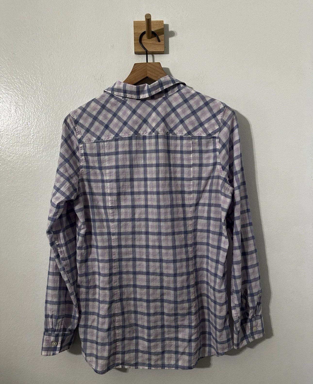 #111 Womens Eddie Bauer Classic Fit Blue and Purple Plaid Shirt Size Medium