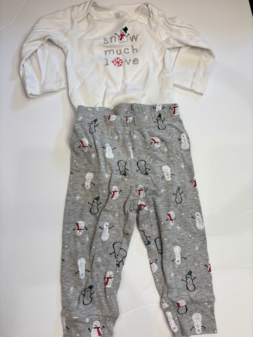 #86A boy or girl 12 mo carters "snow much love" outfit