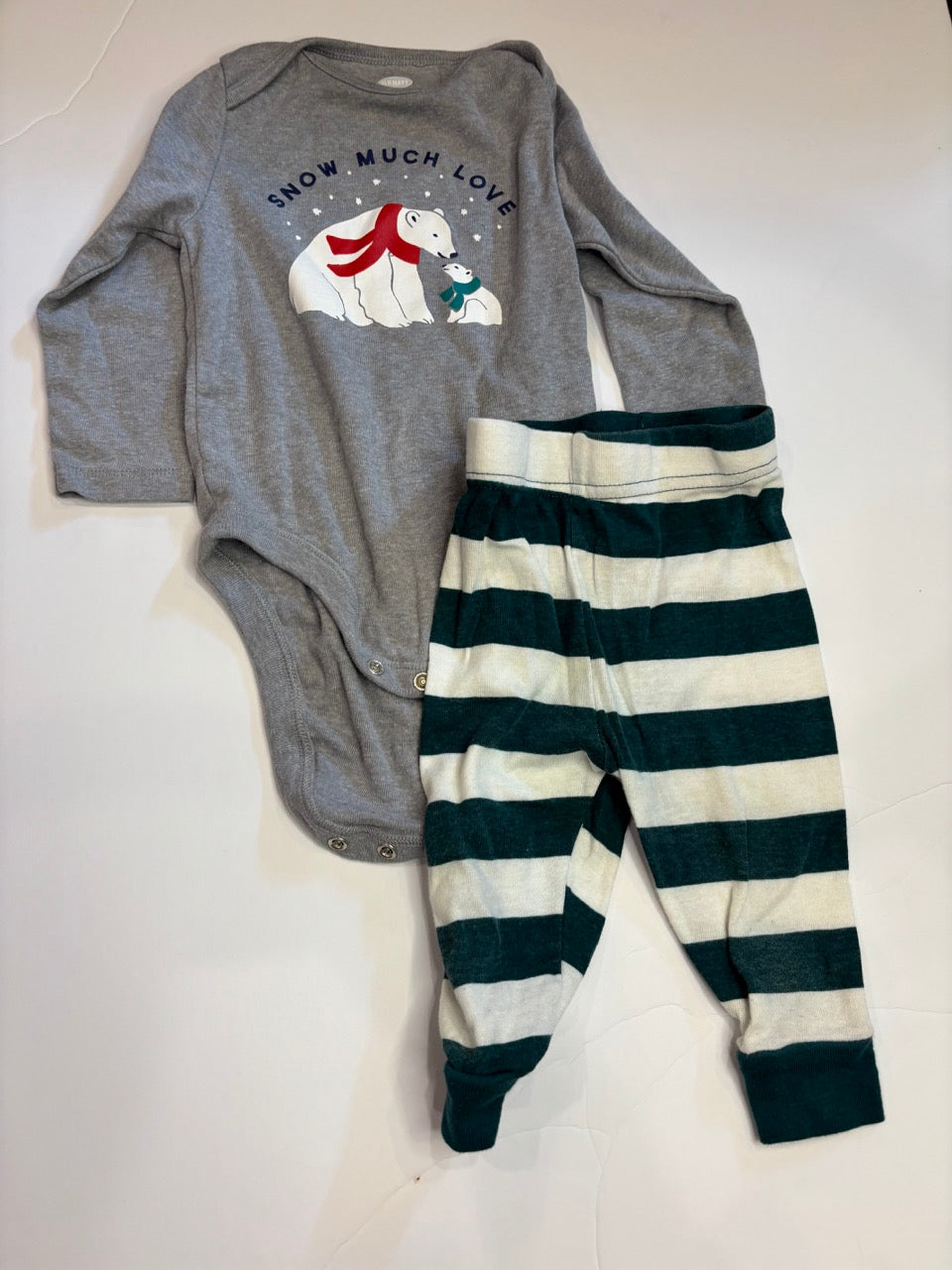 #86A boys 12-18mo carters outfit, "snow much love"