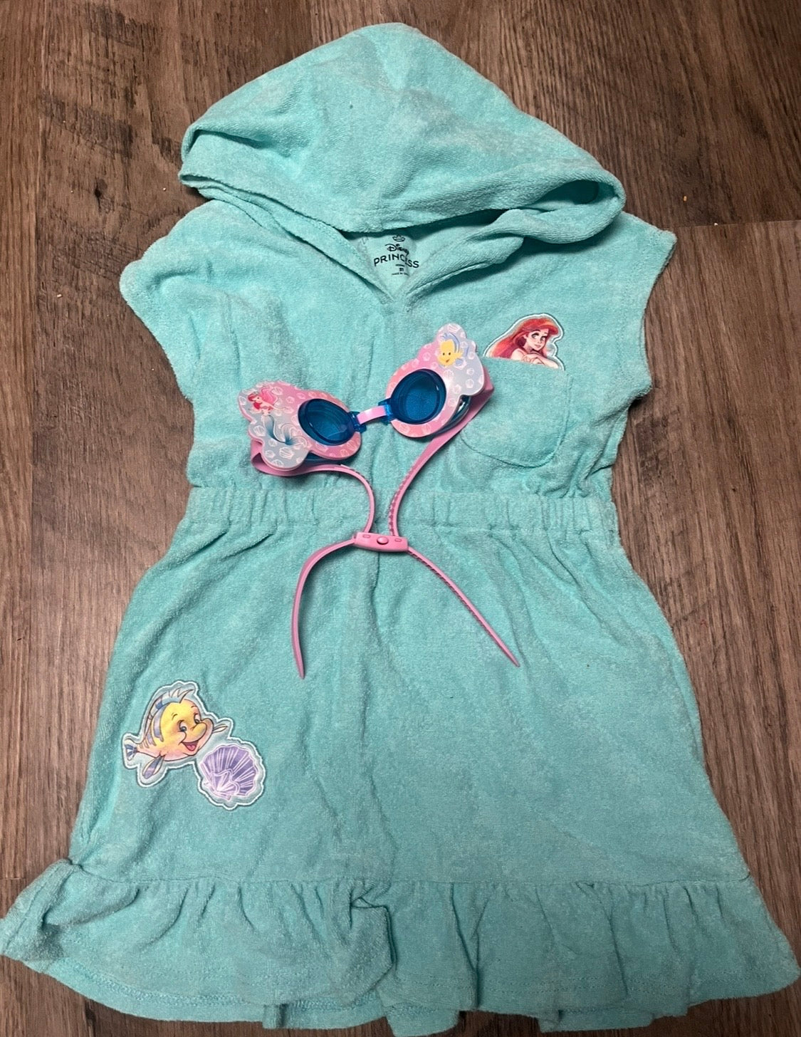 #138 5T Disney mermaid swim cover and goggles. Great condition