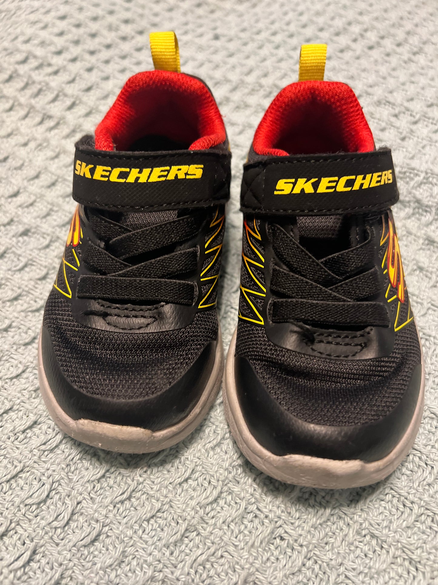 #46 REDUCED Sketchers Toddler boys tennis shoes Size 5