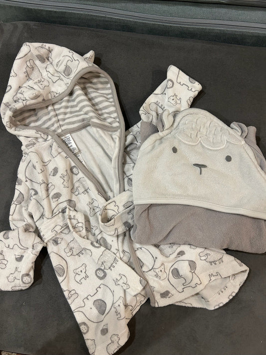 Seller 128 - REDUCED Carter's Hooded Towel and Bathrobe set 0-9 months