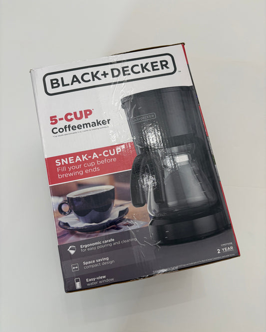 #121 Black + Decker 5 cup coffee maker, NIB