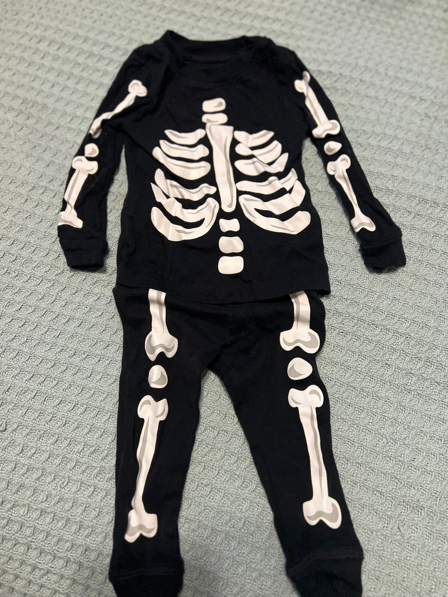 #46 REDUCED Old Navy 12 months SKeleton Pajamas/Halloween Costume