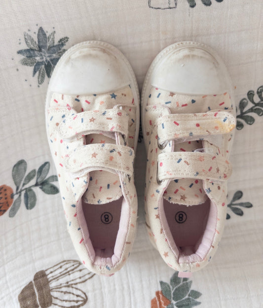 #36 girls cat and jack size 8 sprinkle shoes GUC