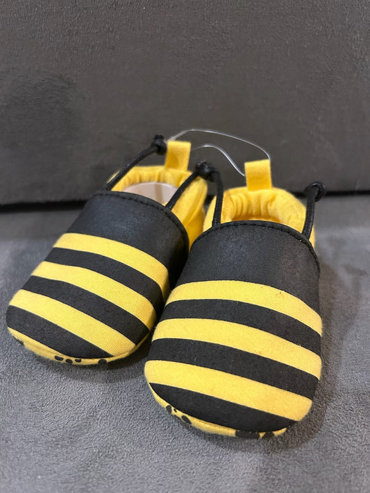 Seller 128 - Bumblebee Baby Booties Size 1 *new*