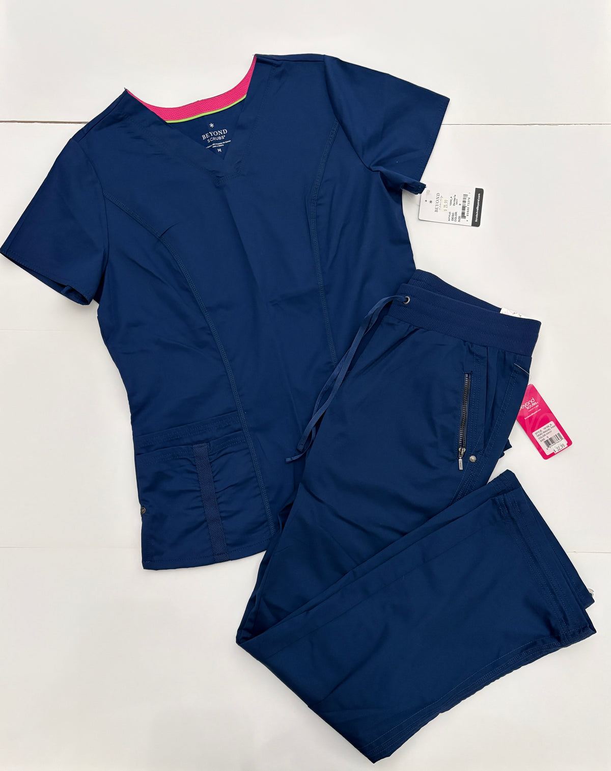 #121 women's small Beyond blue scrubs set, NWT