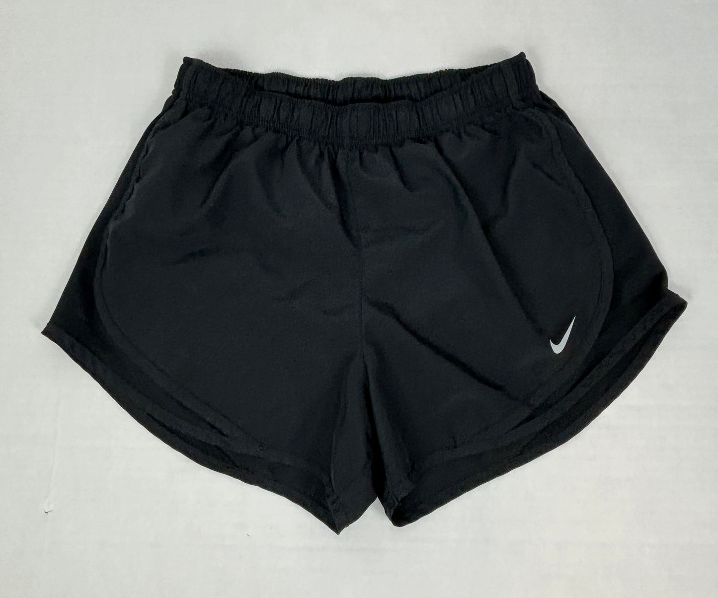 Women, Medium Nike tempo run shorts in black