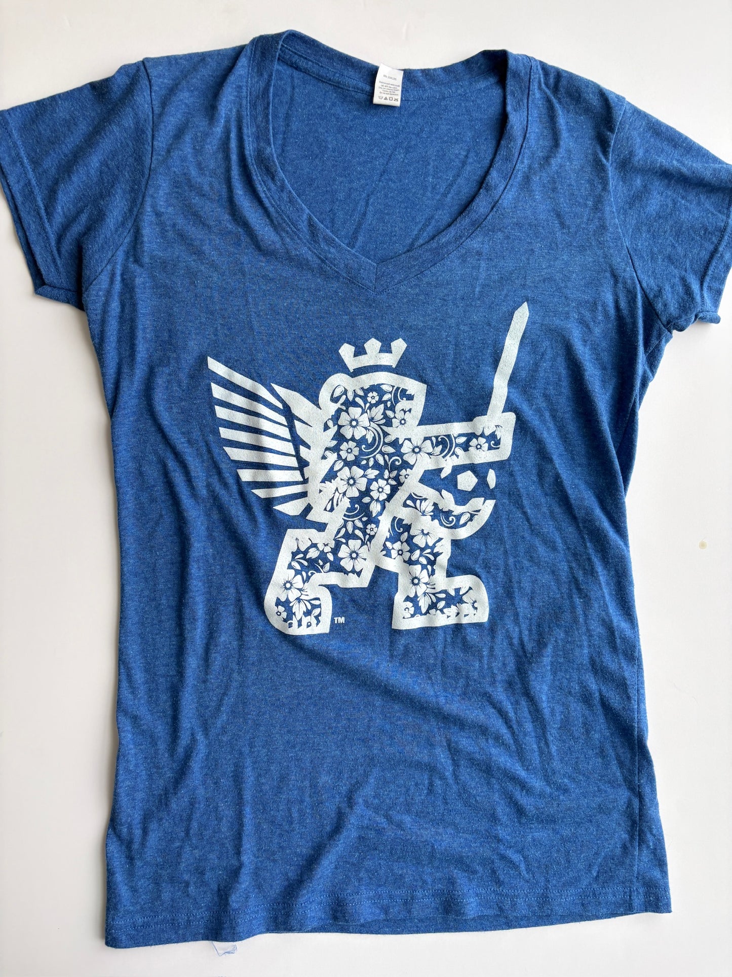 Seller #105- Women's Medium Blue FC Cincinnati Floral Lion Shirt GUC