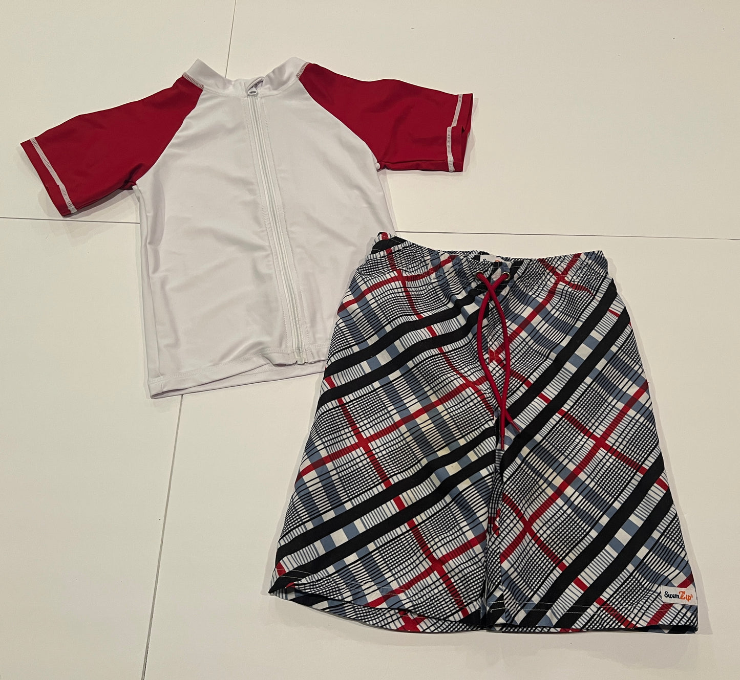 #141 Boys 6 SwimZip Rashguard Set