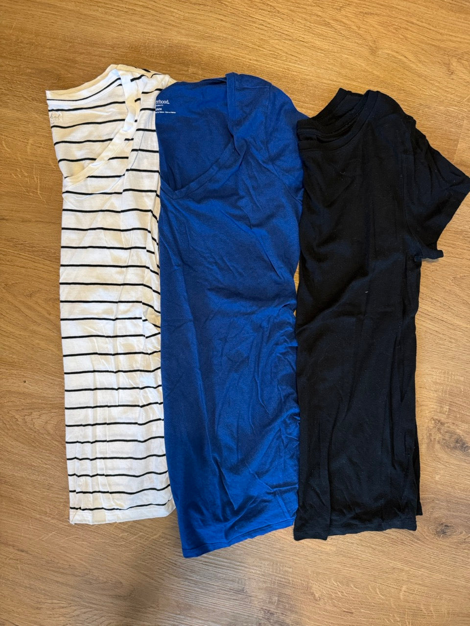 Seller #114 Isabel and motherhood maternity short sleeve maternity shirts size medium