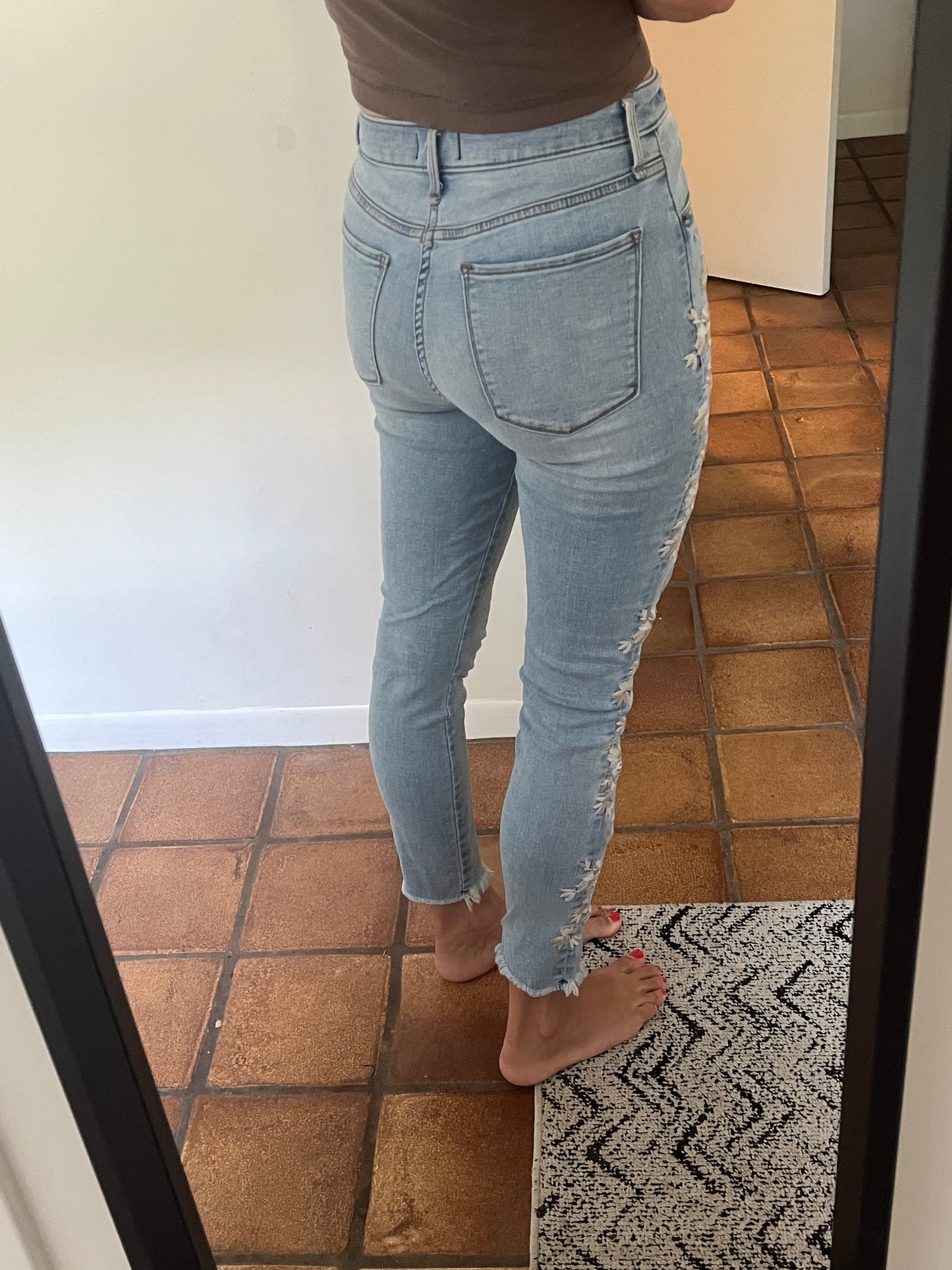 Seller 8 - Women's A&F high rise super skinny ankle jeans size 27/4R with flower embroidery