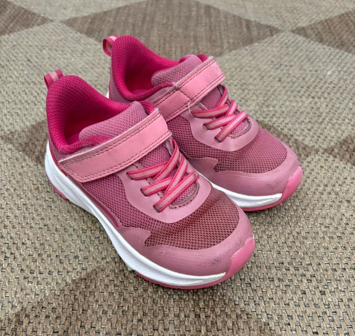 #121 girls 8C pink sneakers, GUC