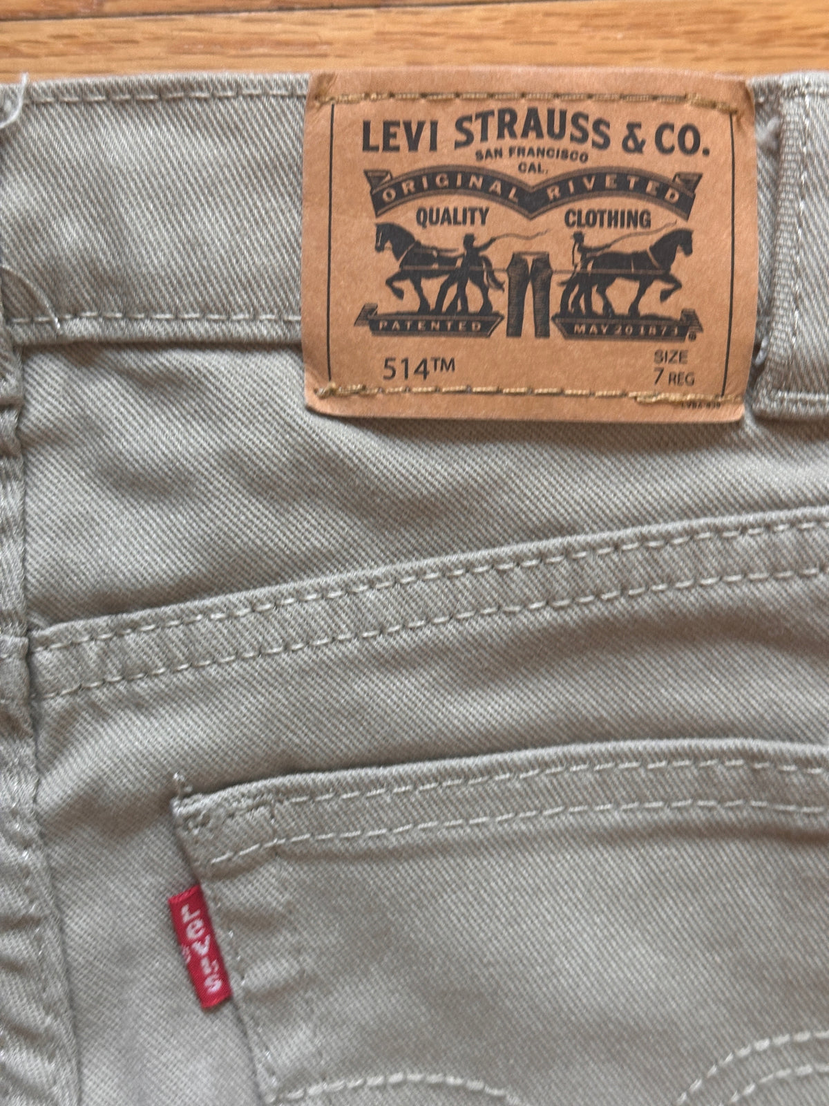 #163 Levi 514 Straight Khakis - size 7 - EUC