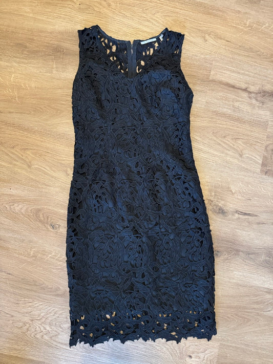 Seller #114 Tahari fitted knee length black dress women’s size medium