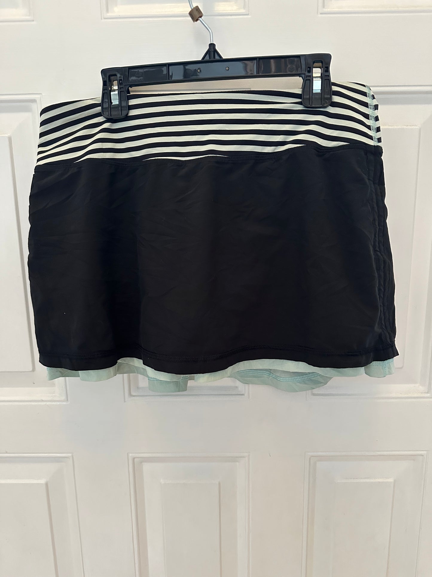Lululemon Women’s Skirt Black Sz 6 Striped