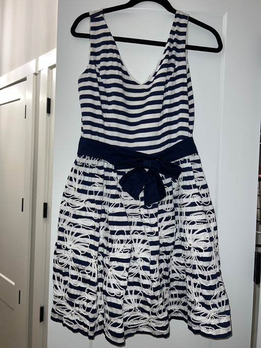 Womens Size 8 Lilly Pulitzer navy and white