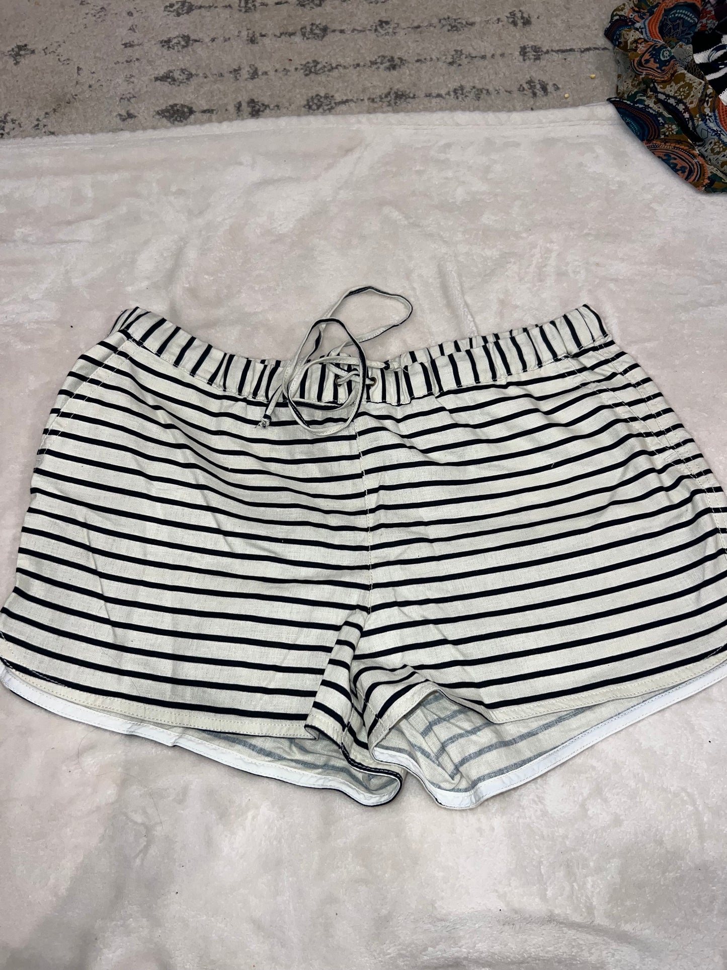 Womens XL jcrew linen shorts, navy and cream