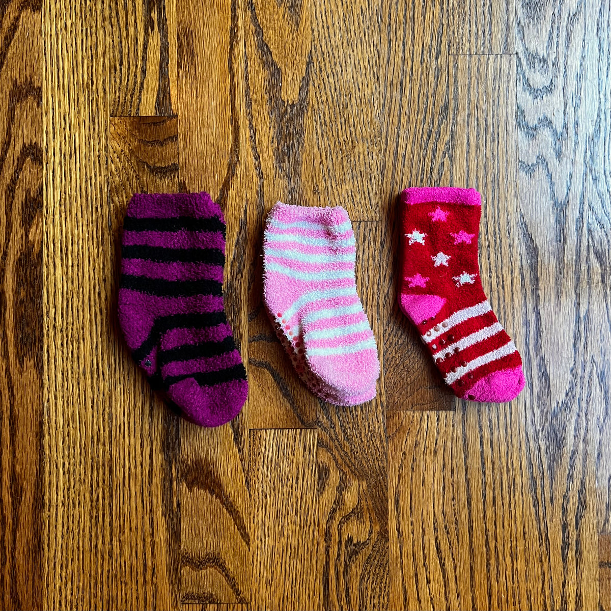 Seller #115 -  Toddler Girl 2-3T Fuzzy Socks (3 Pairs), GUC