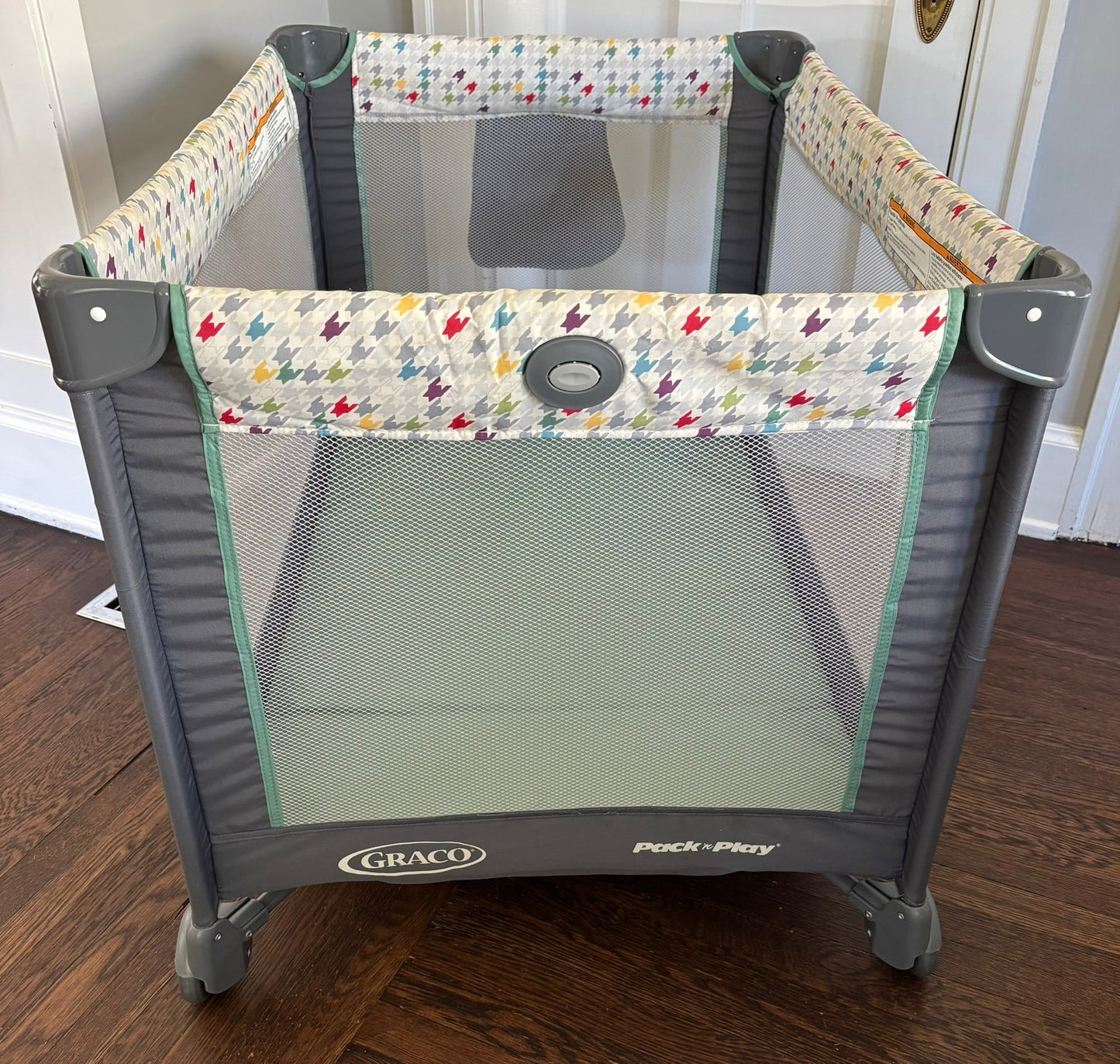 #101 *REDUCED* Graco On the Go Pack N Play and Sheets White Green