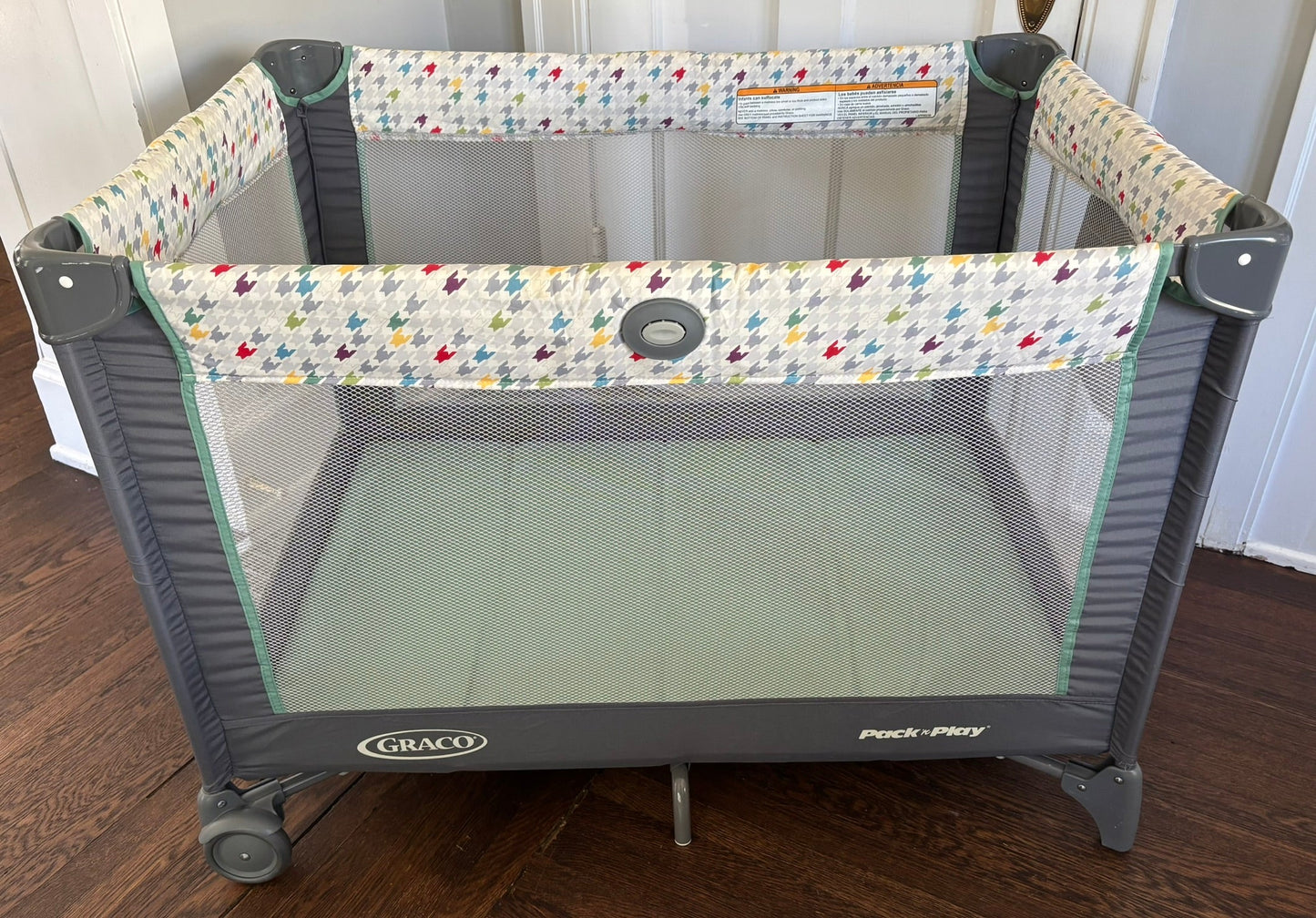 #101 *REDUCED* Graco On the Go Pack N Play and Sheets White Green