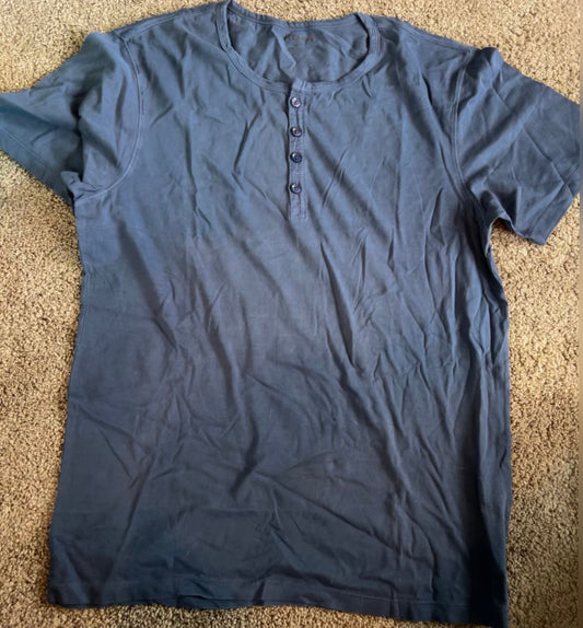 #35  Men's Henley t-shirt M