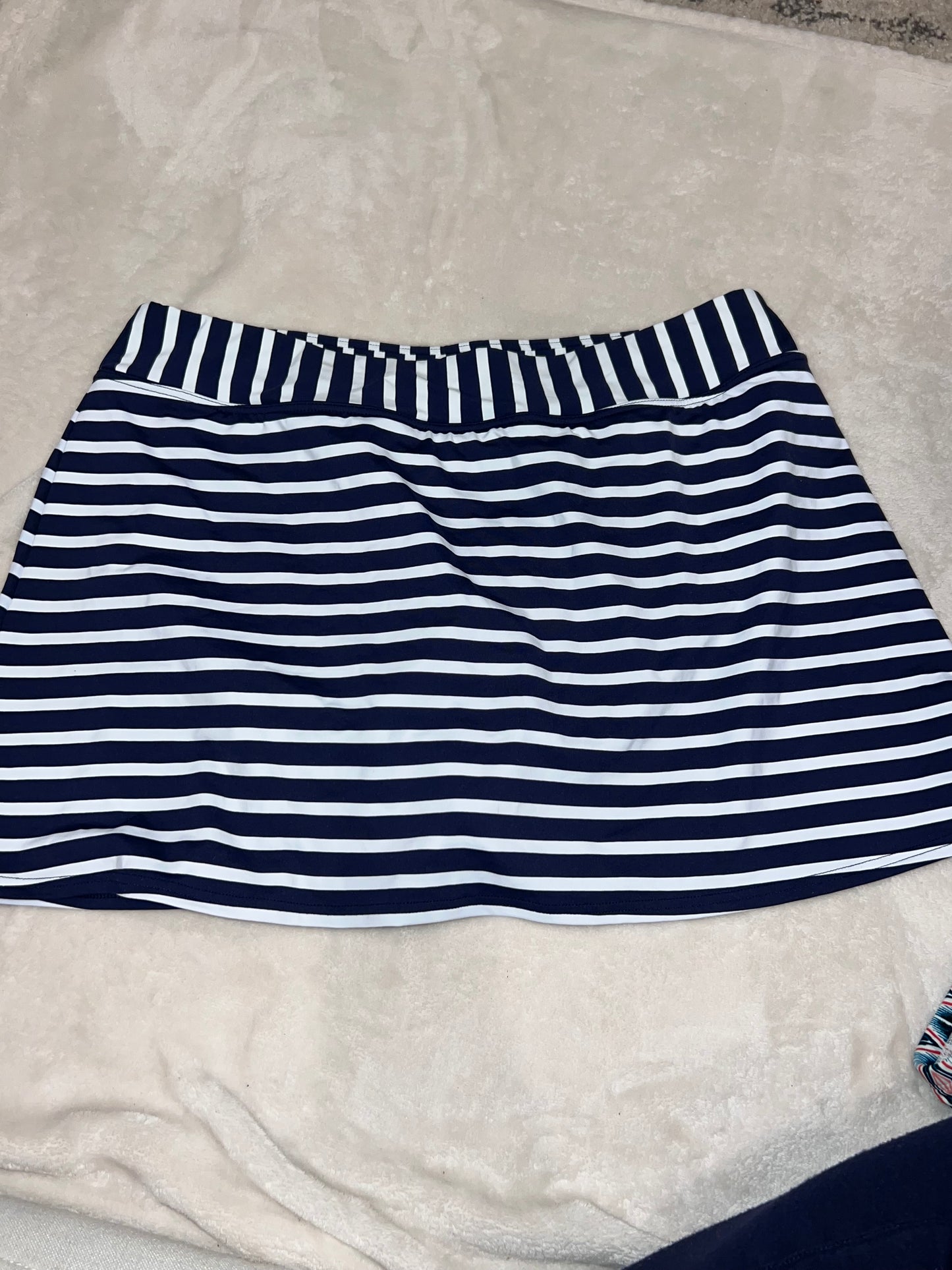 Womens Size 14 Lands End swim skirt, navy and white